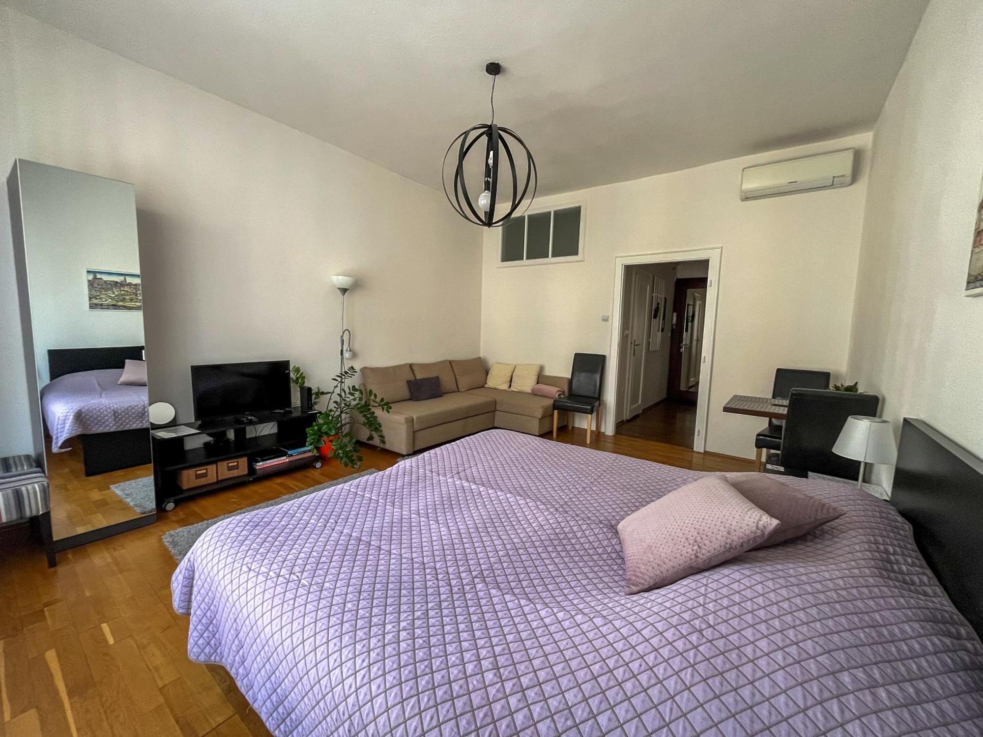 King One Studio In The City Center — Fotók 3